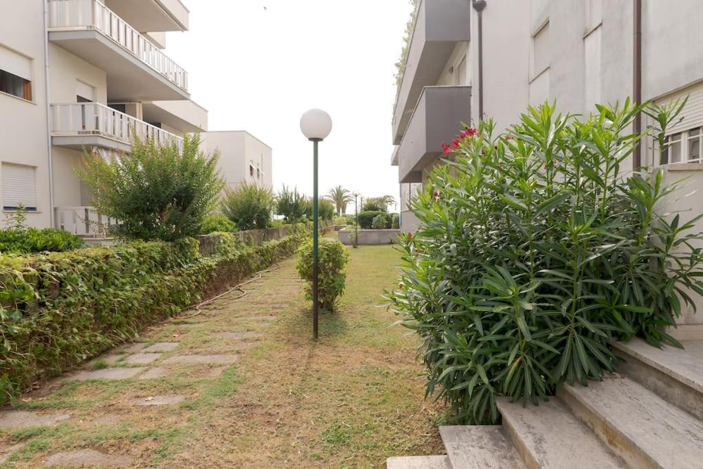 Appartamento Incantevole 2 Fronte Mare Villa Rosa Di Martinsicuro Exterior foto